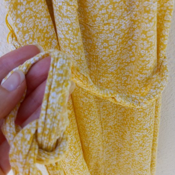 Yellow Ditsy 90s StyleFloral Shorts Romper Size S Festival Summer Beach Vacation - Picture 9 of 15